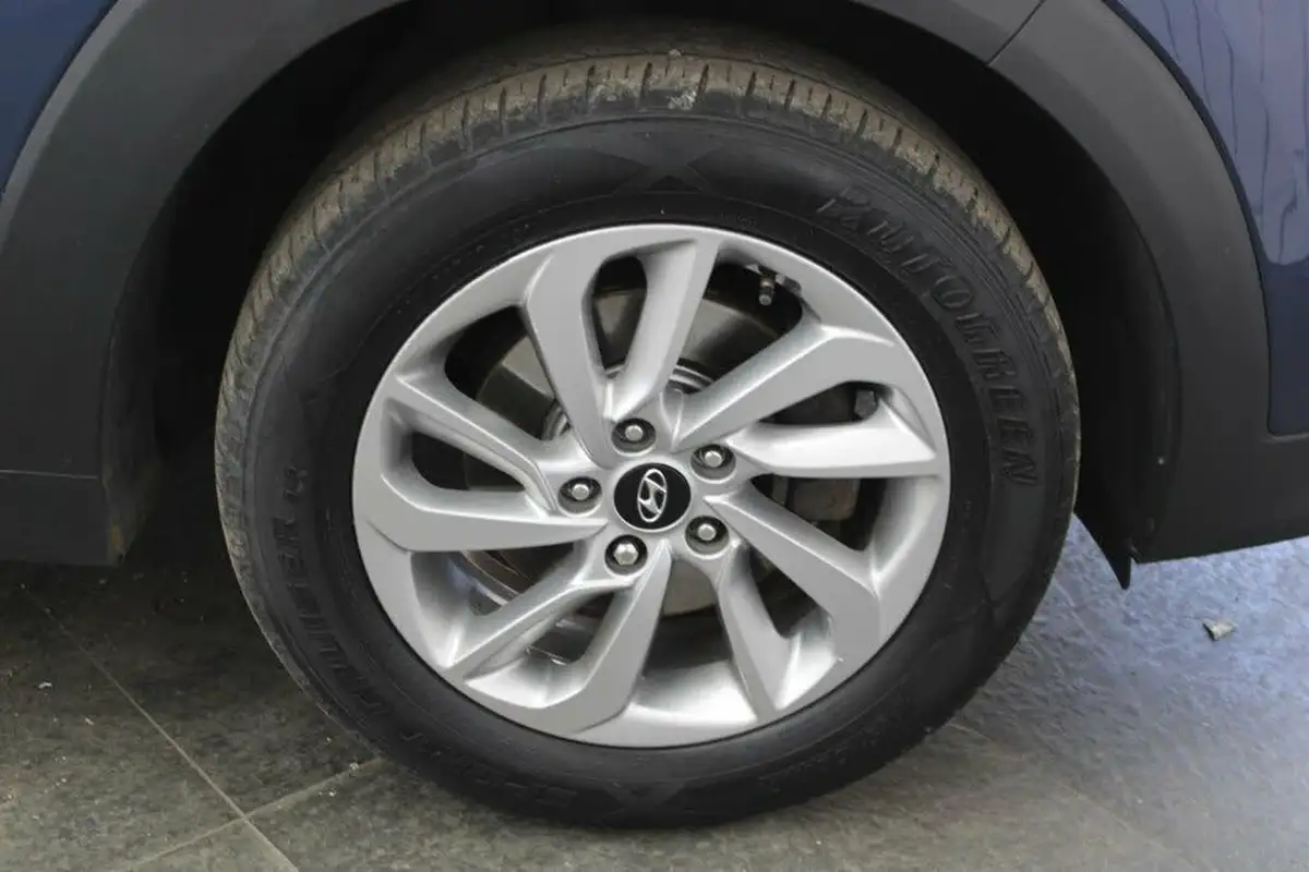 2017-hyundai-tucson-17crdi-blue-drive-se-nav-116ps-big-10