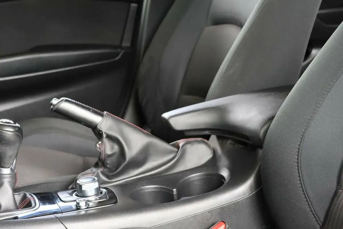 2014-mazda-mazda3-20-se-l-nav-hatchback-5d-big-13