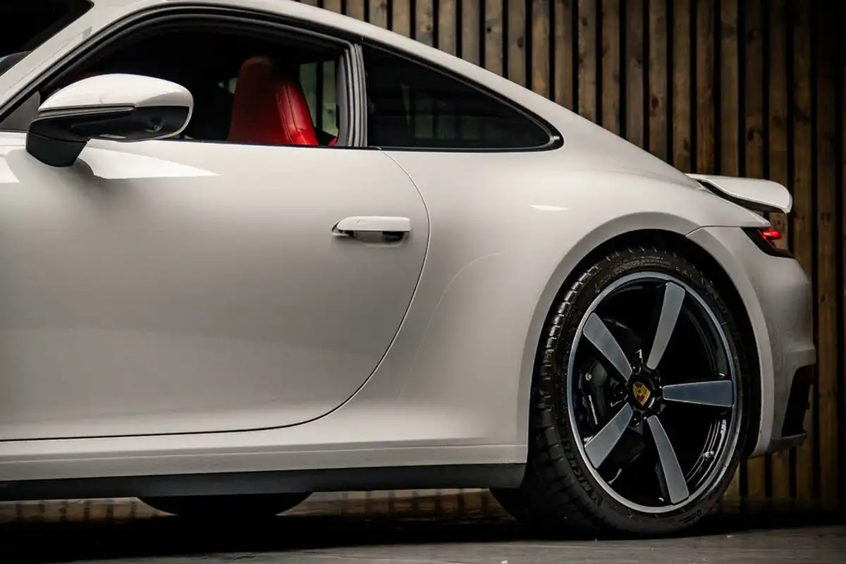 2021-porsche-911-30-carrera-4-coupe-big-15