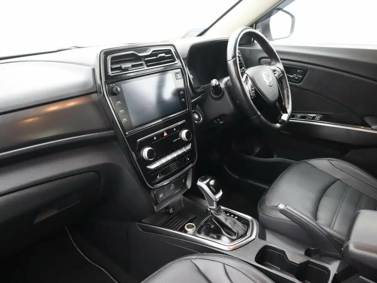 2022-kgm-ssangyong-tivoli-15-ultimate-auto-big-12