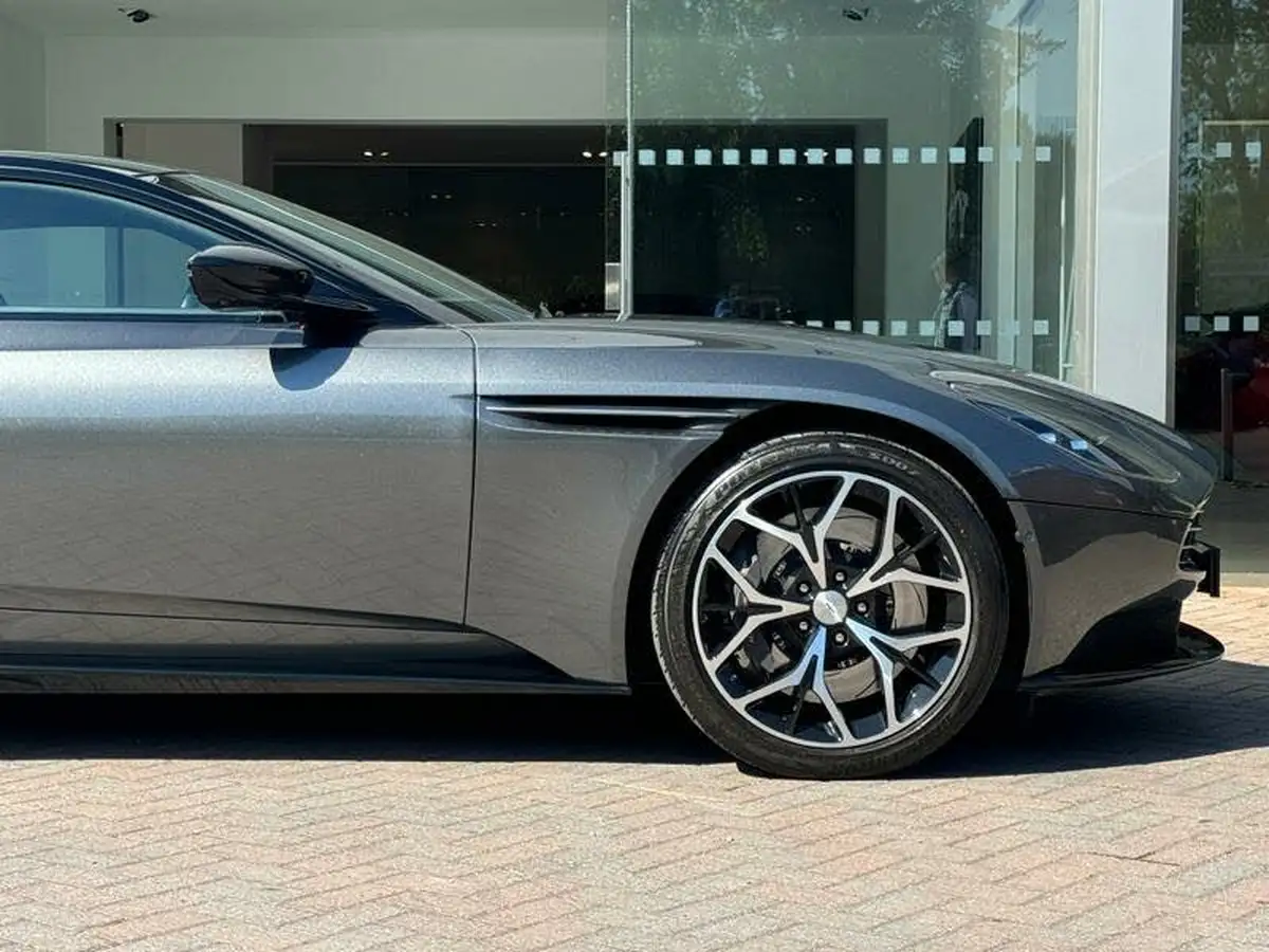 2021-aston-martin-db11-40-v8-528bhp-big-19