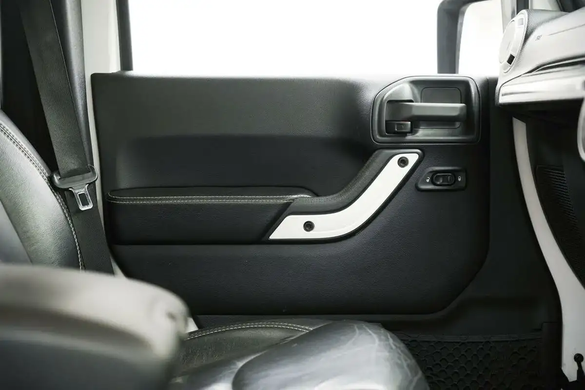 2014-jeep-wrangler-28crd-polar-5d-big-20