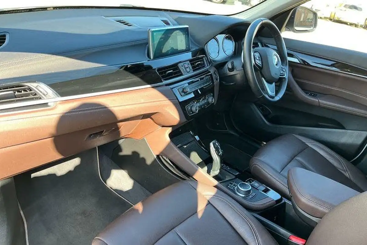 2021-bmw-x1-20-sdrive20i-xline-big-17