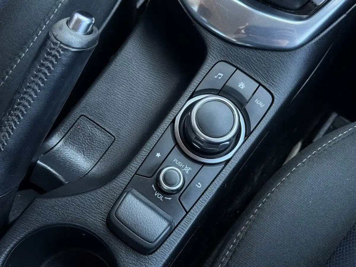 2015-mazda-mazda2-15-se-l-nav-big-25