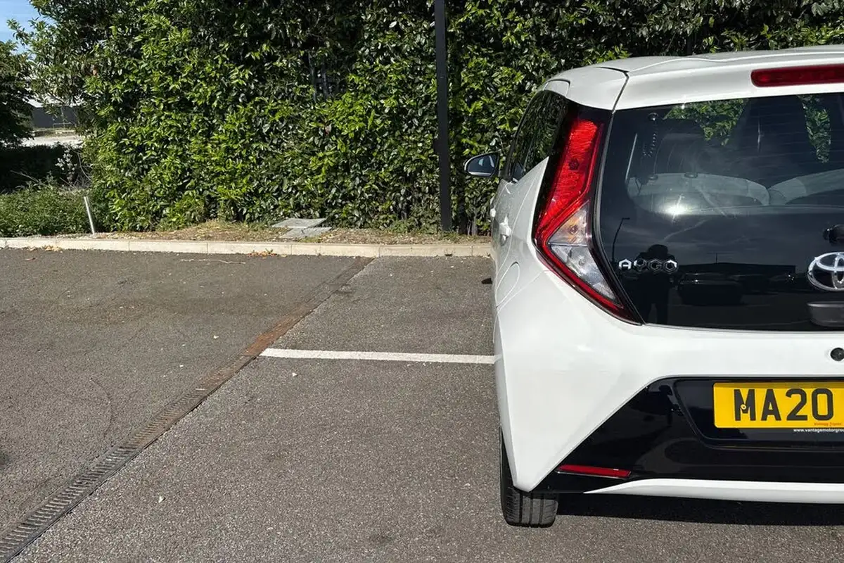 2020-toyota-aygo-10-vvt-i-x-play-big-32