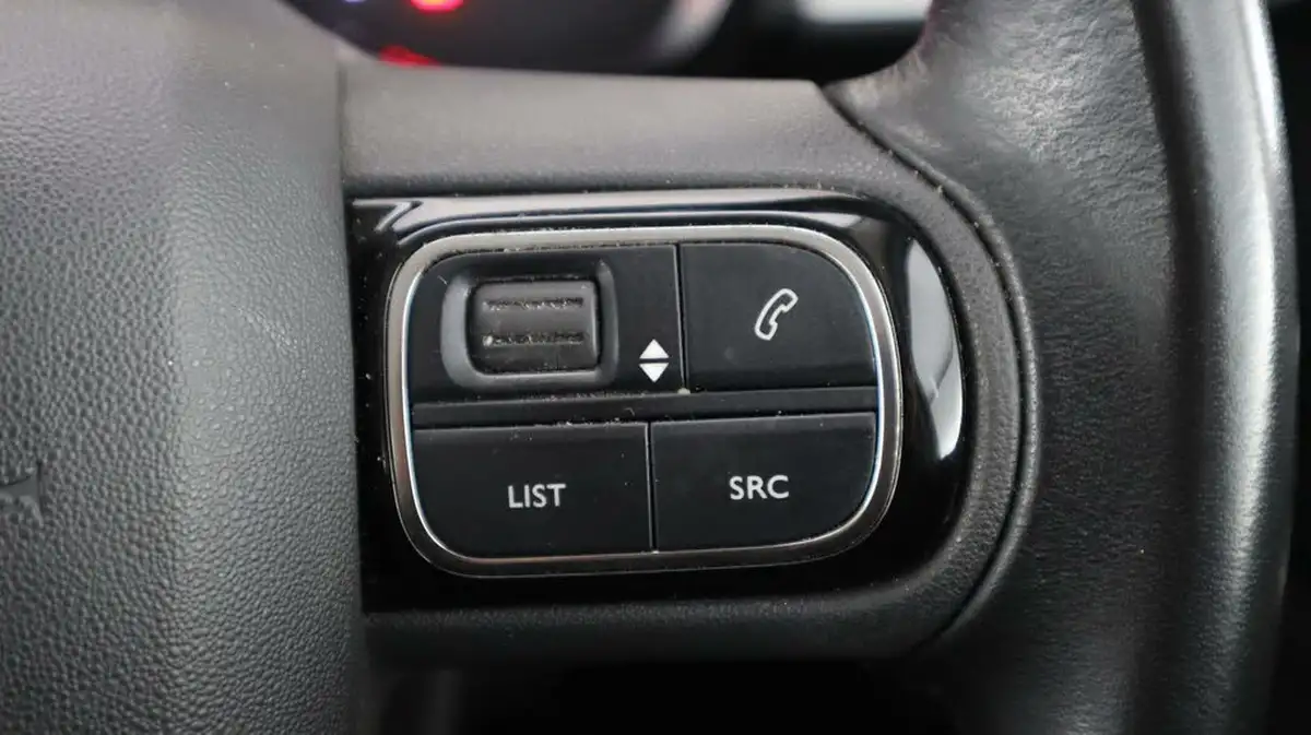 2020-citroen-c3-12-puretech-flair-83ps-big-22