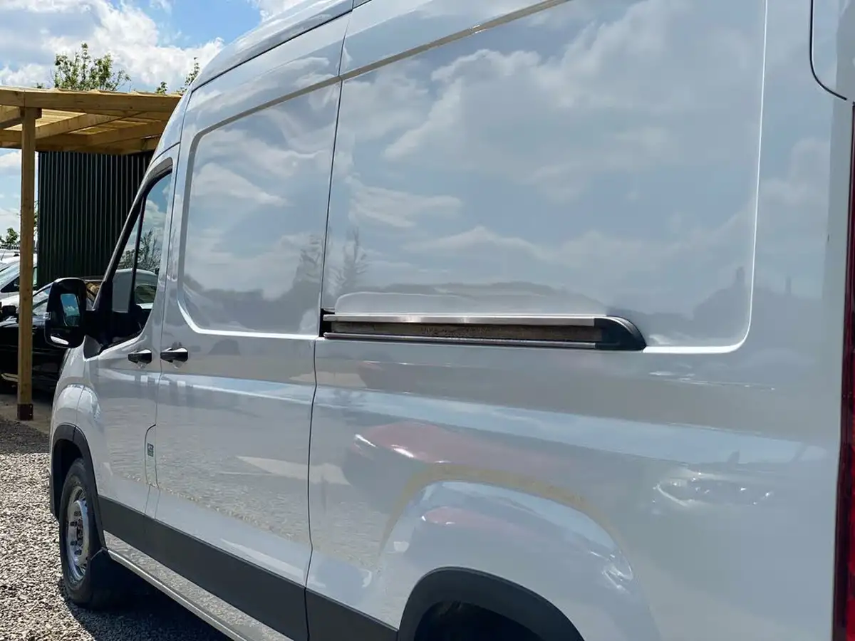 2023-maxus-deliver-9-big-33