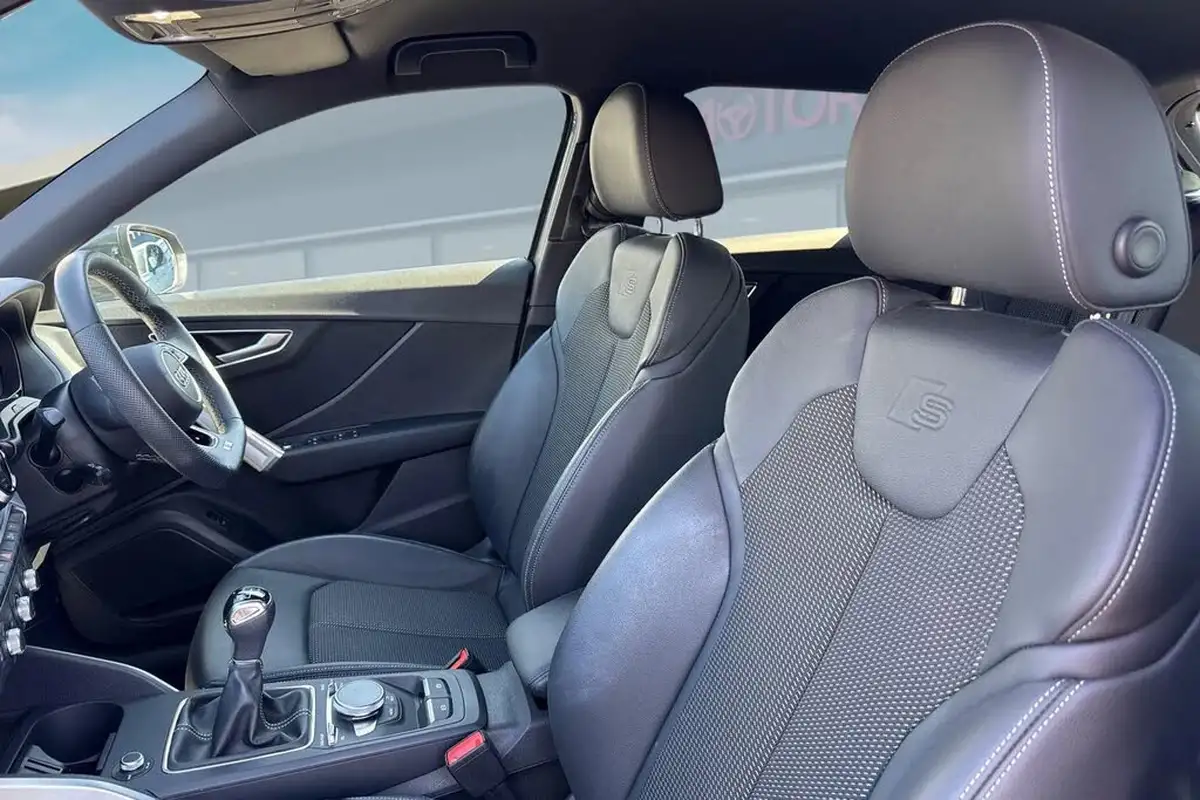 2022-audi-q2-10-30-tfsi-black-edition-big-15