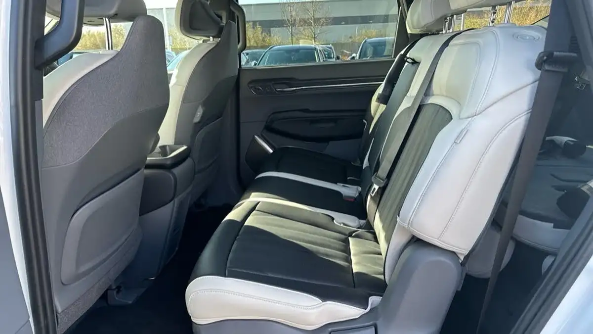 2025-kia-ev9-e-gt-line-s-7-big-8
