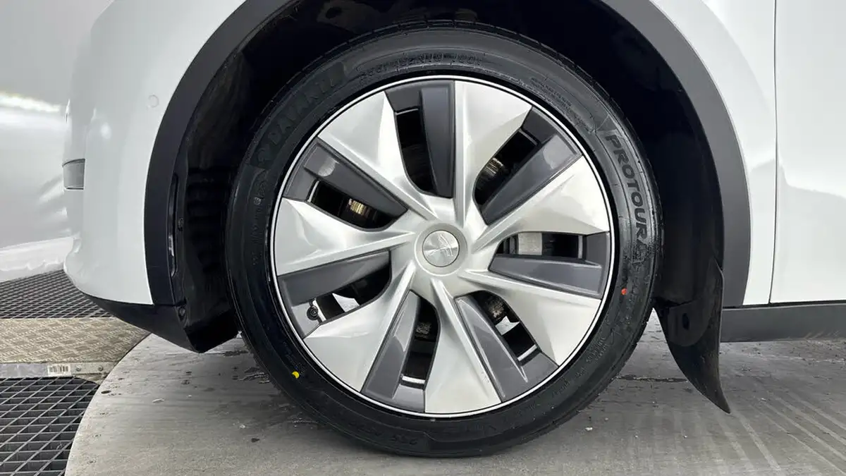 2022-tesla-model-y-e-long-range-big-26