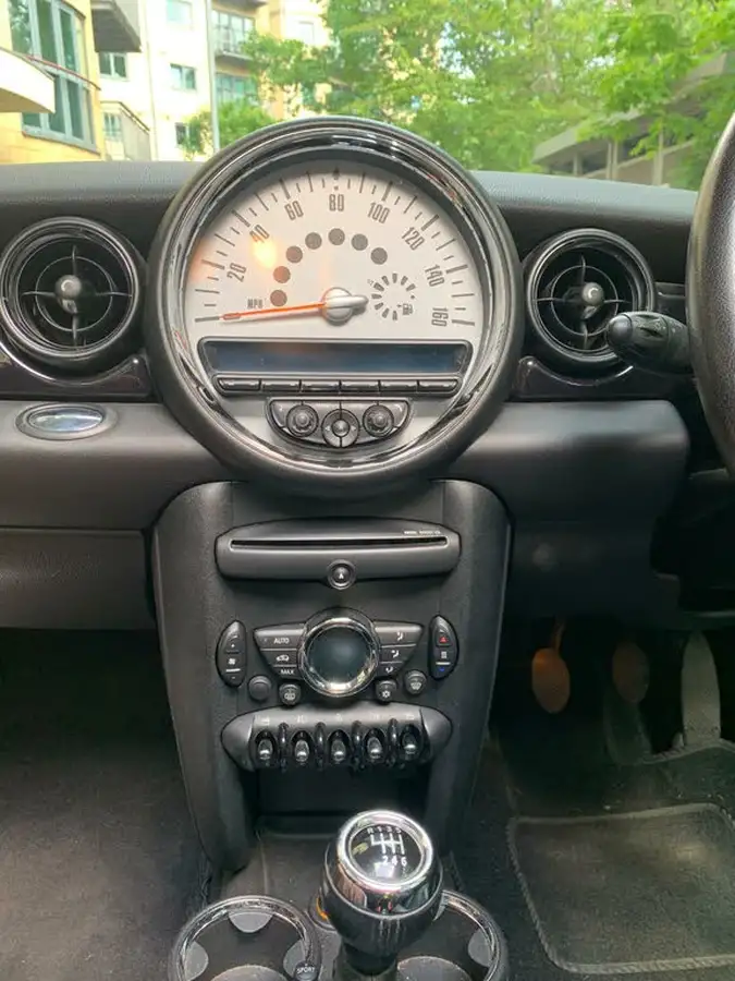 2011-mini-cooper-16-cooper-122bhp-hatchback-3d-big-13