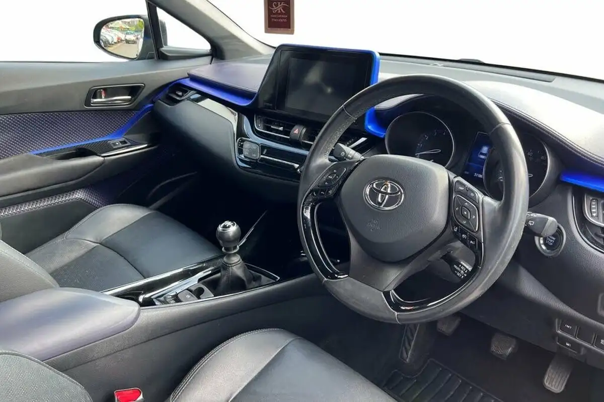 2017-toyota-c-hr-12-dynamic-big-8