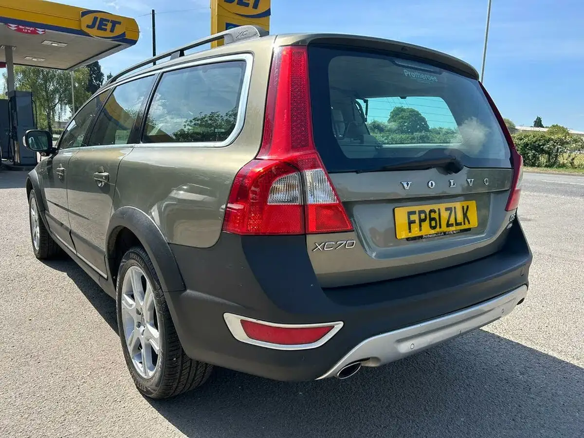 2011-volvo-xc70-24td-d5-se-lux-215bhp-geartronic-big-12