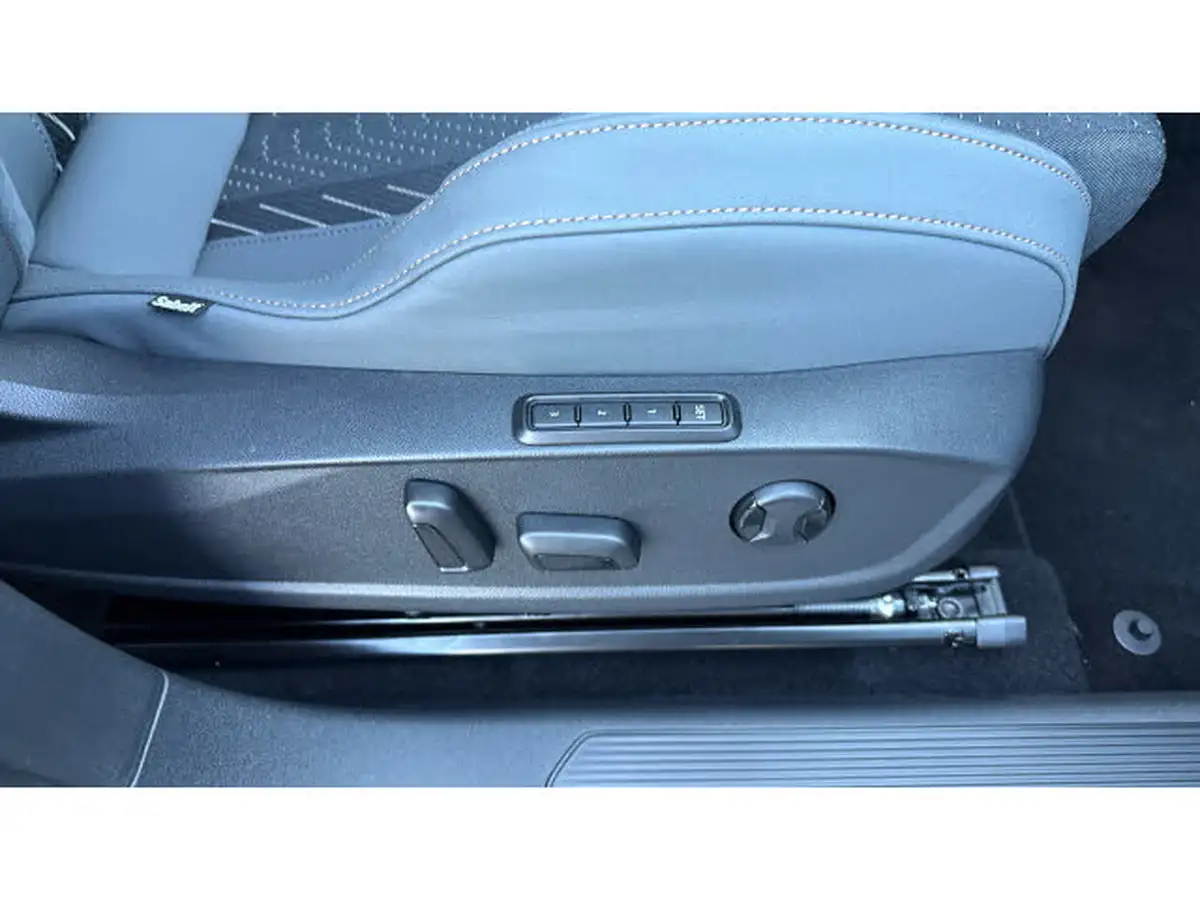 2025-cupra-born-e-vz-big-29