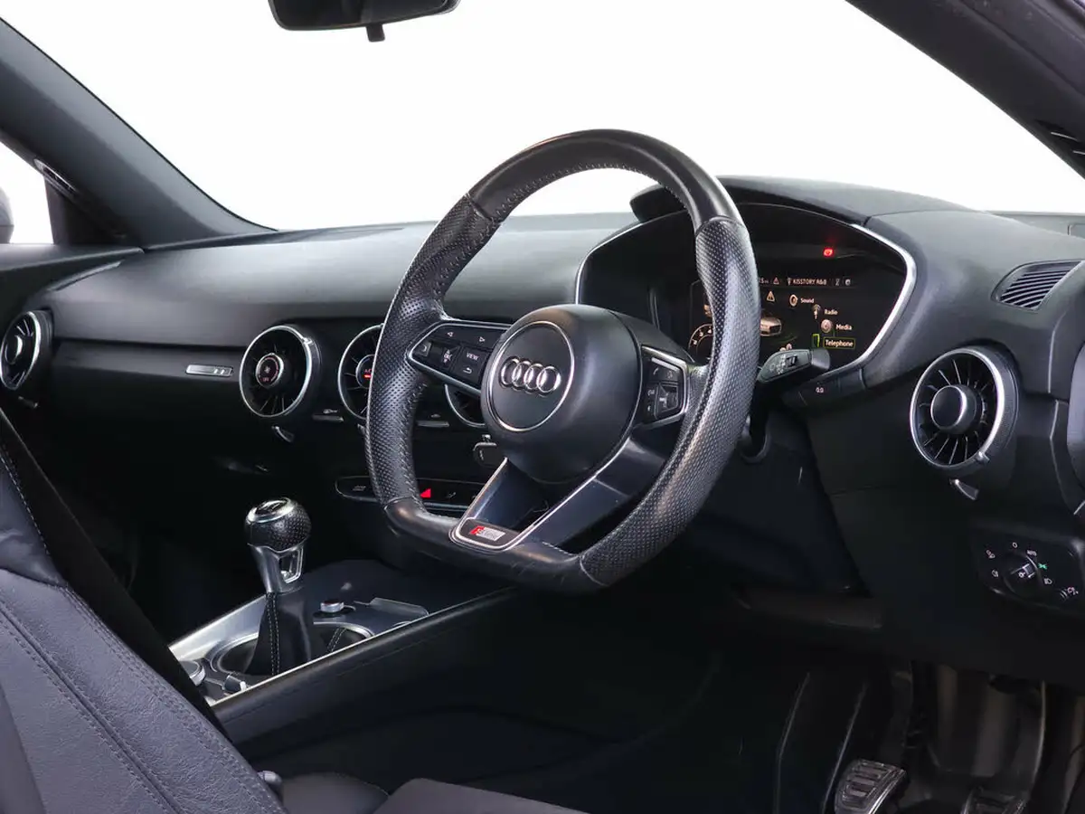 2017-audi-tt-roadster-18-tfsi-s-line-big-2