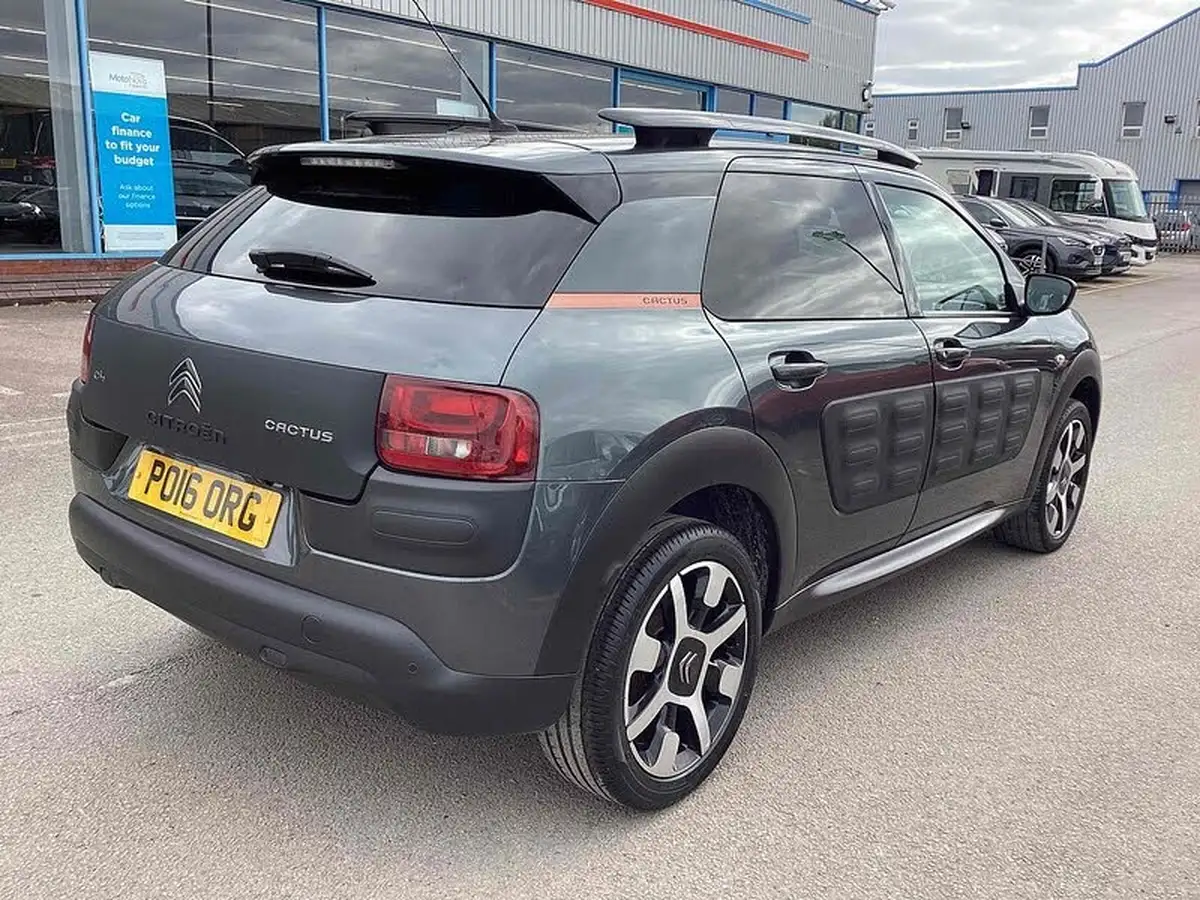 2016-citroen-c4-cactus-16bluehdi-flair-big-3