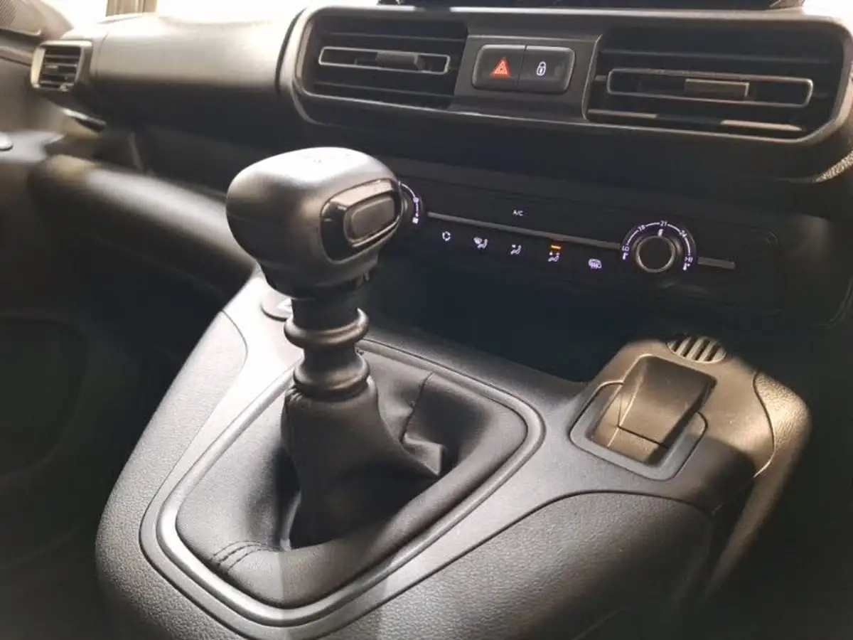 2024-peugeot-partner-15-bluehdi-professional-100pseu6d-big-10