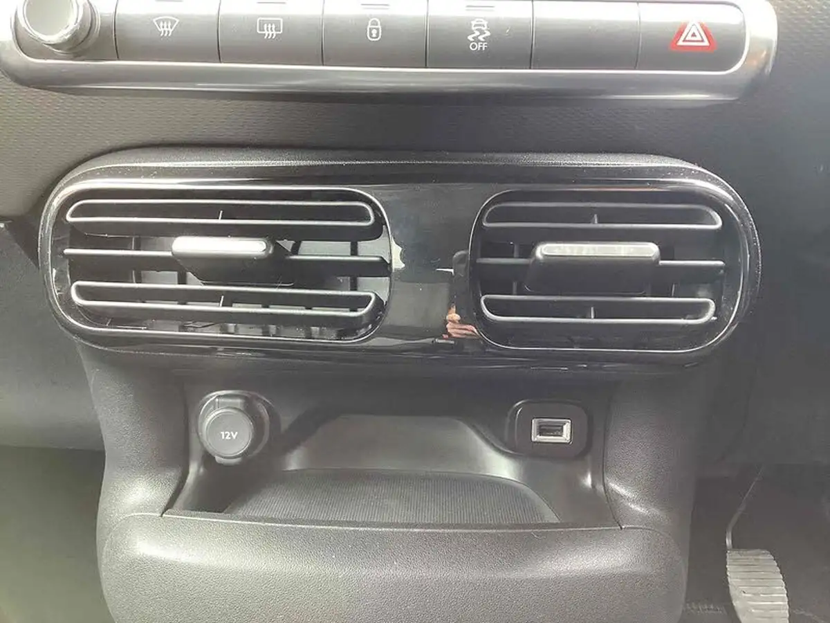 2016-citroen-c4-cactus-16bluehdi-flair-big-27