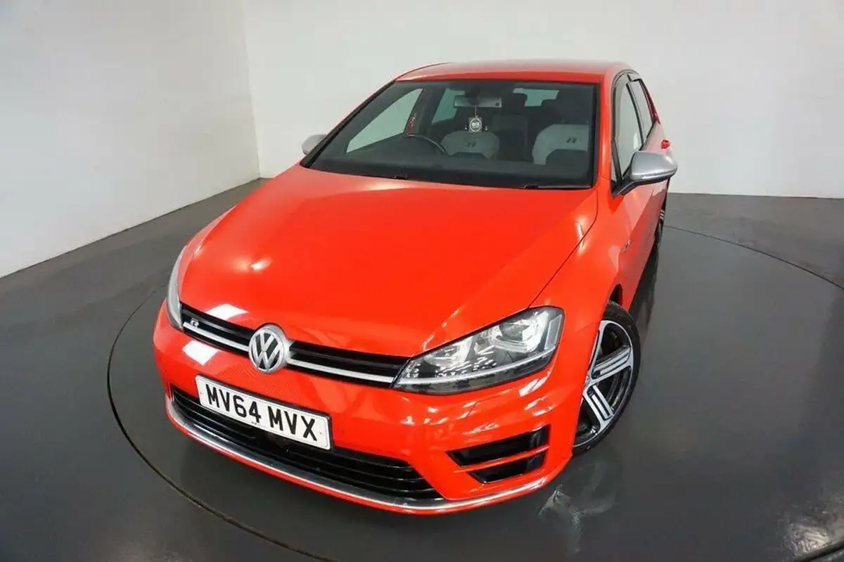 2014-volkswagen-golf-20-tsi-r-5d-big-0