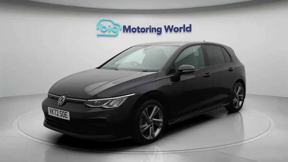 2022-volkswagen-golf-15-tsi-r-line-130ps-hatchback-big-3