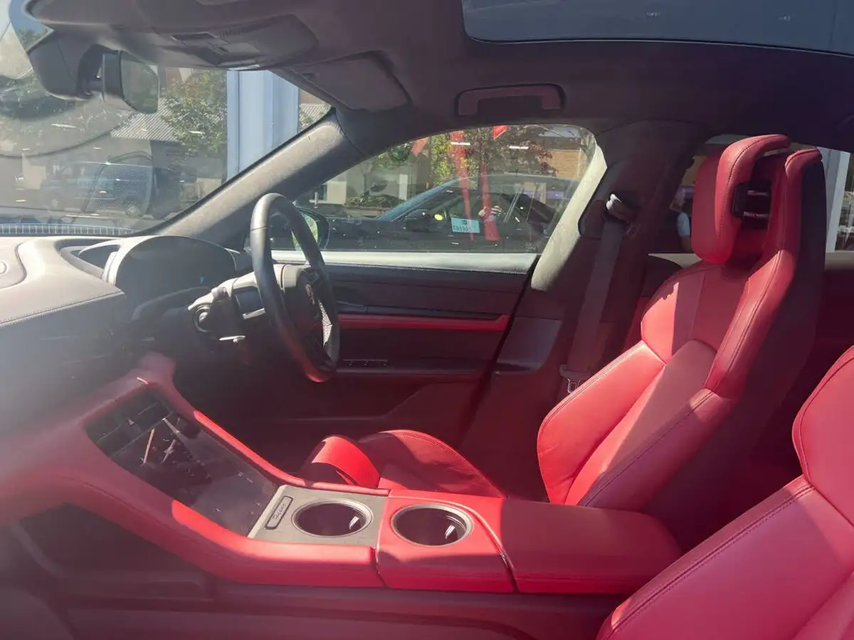 2023-porsche-taycan-e-turbo-big-12