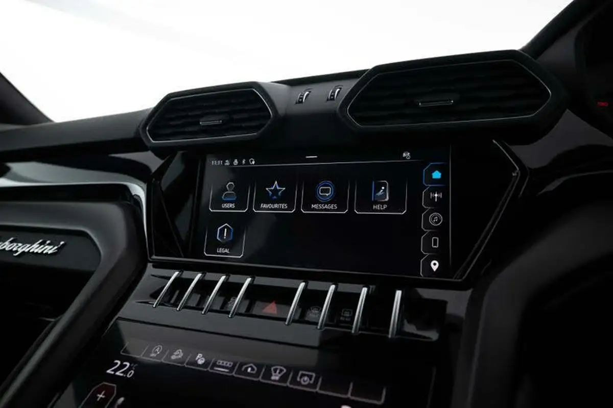 2024-lamborghini-urus-40-no-trim-big-12