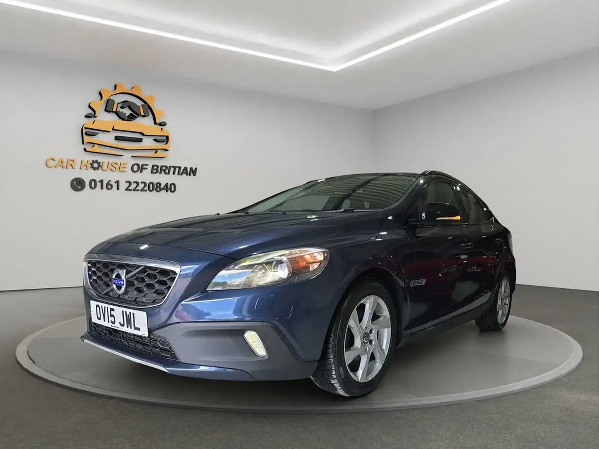 2015-volvo-v40-16td-d2-cross-country-lux-powershift-big-0