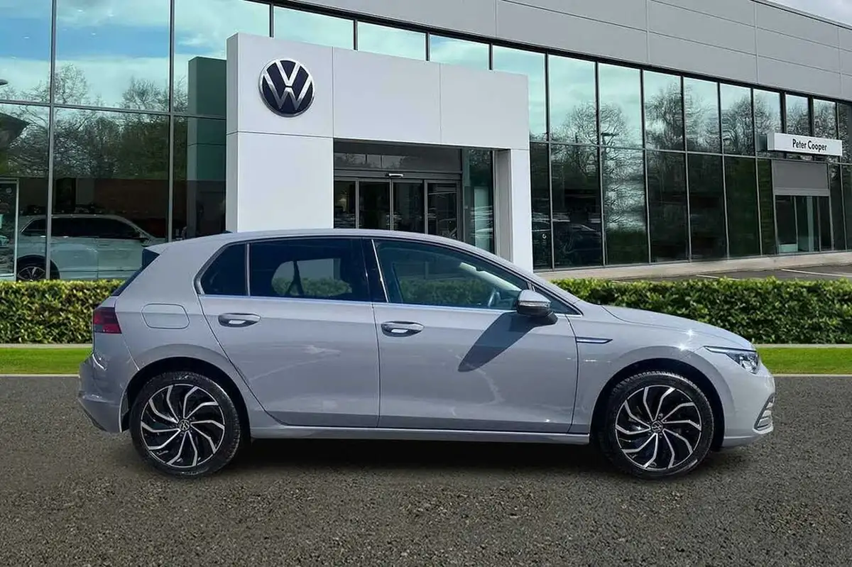 2023-volkswagen-golf-15-tsi-style-edition-130ps-big-3