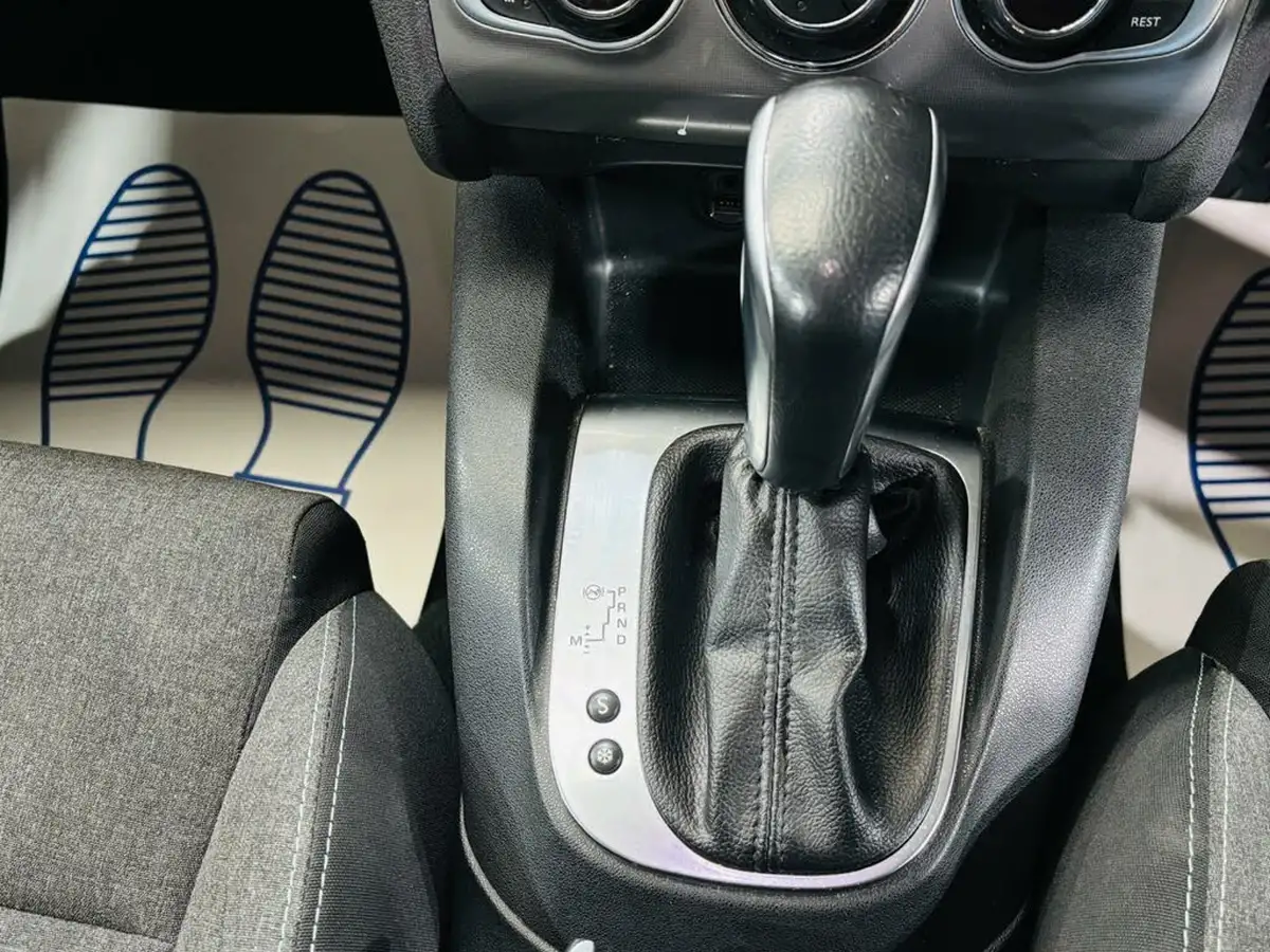 2015-citroen-c4-16bluehdi-flair-120ps-ss-eat6-big-17