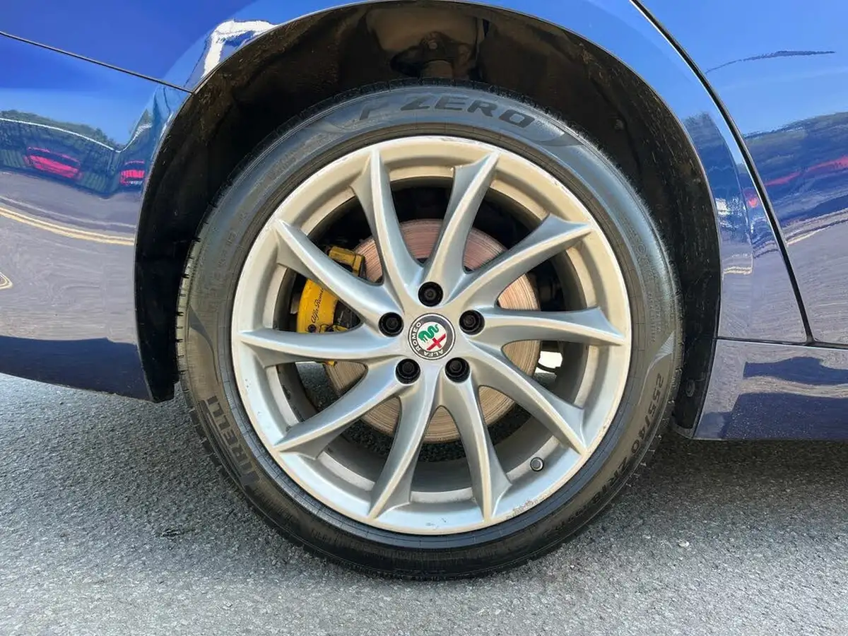2018-alfa-romeo-giulia-20-veloce-big-15