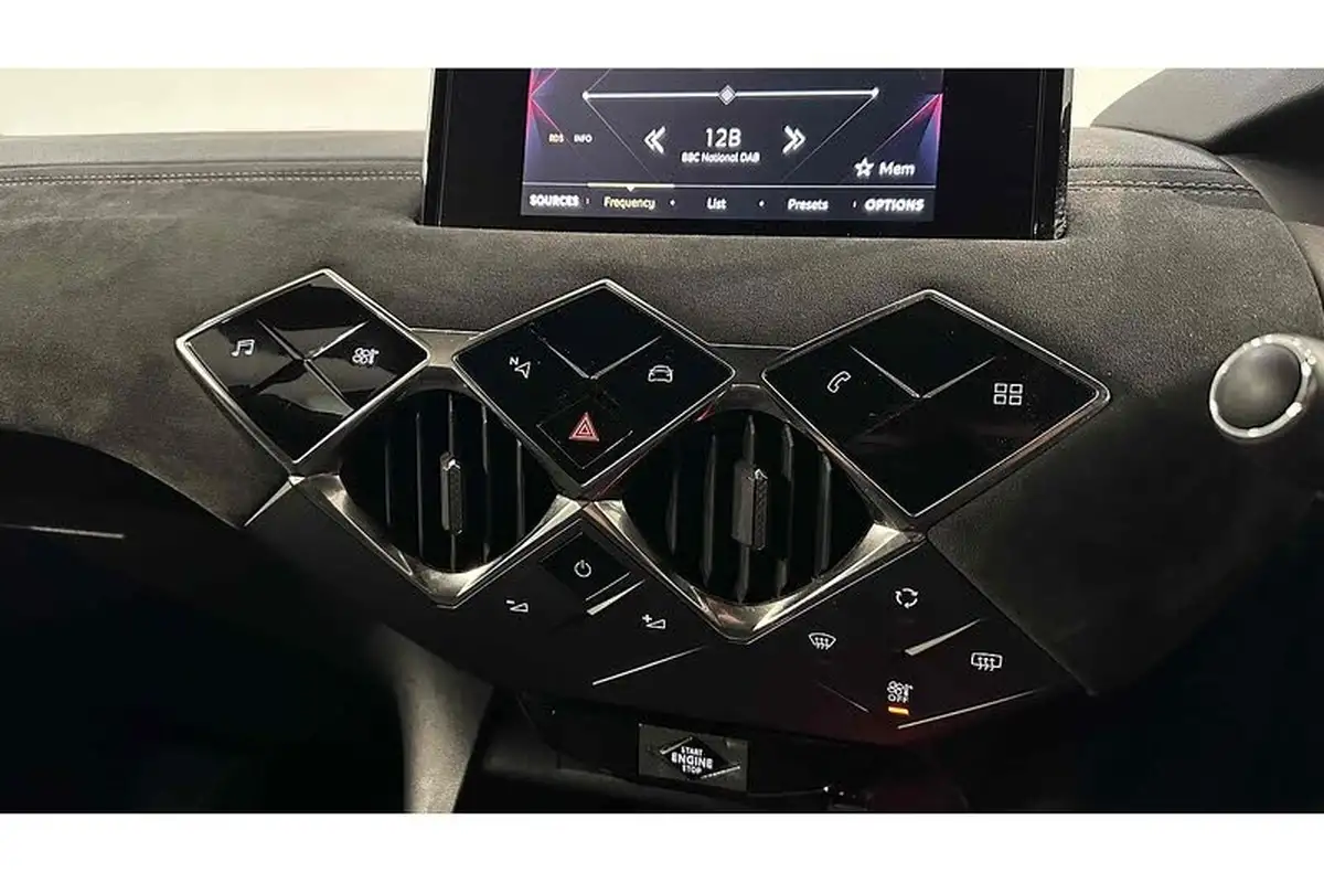 2022-ds-ds-3-crossback-12-puretech-performance-line-130ps-eat8-big-36
