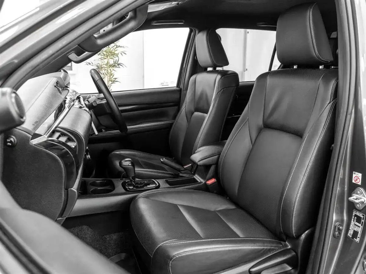2018-toyota-hi-lux-24d-4d-invincible-at35-32t-auto-big-22
