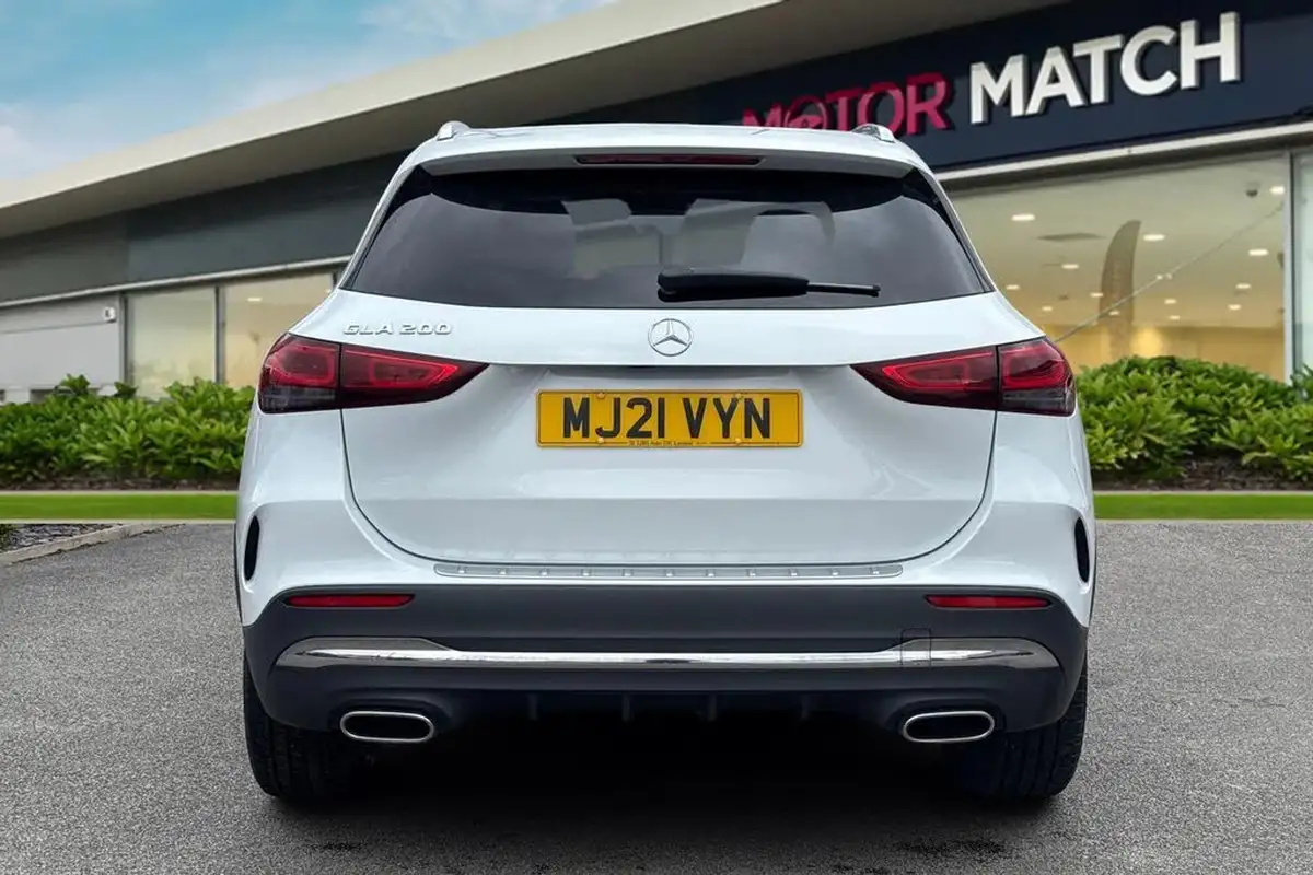 2021-mercedes-benz-gla-class-13-gla-200-amg-line-big-3