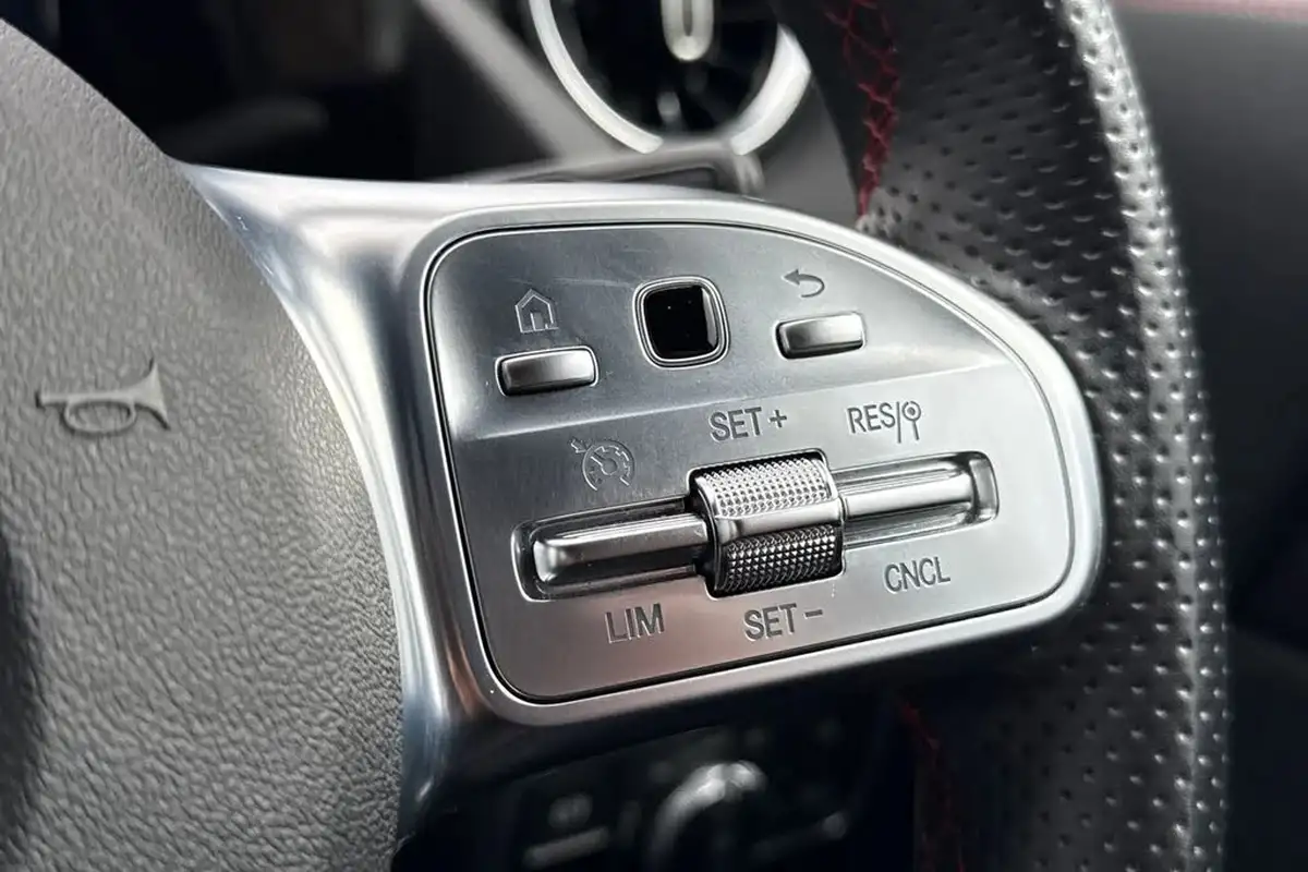 2021-mercedes-benz-gla-class-13-gla-200-amg-line-big-27
