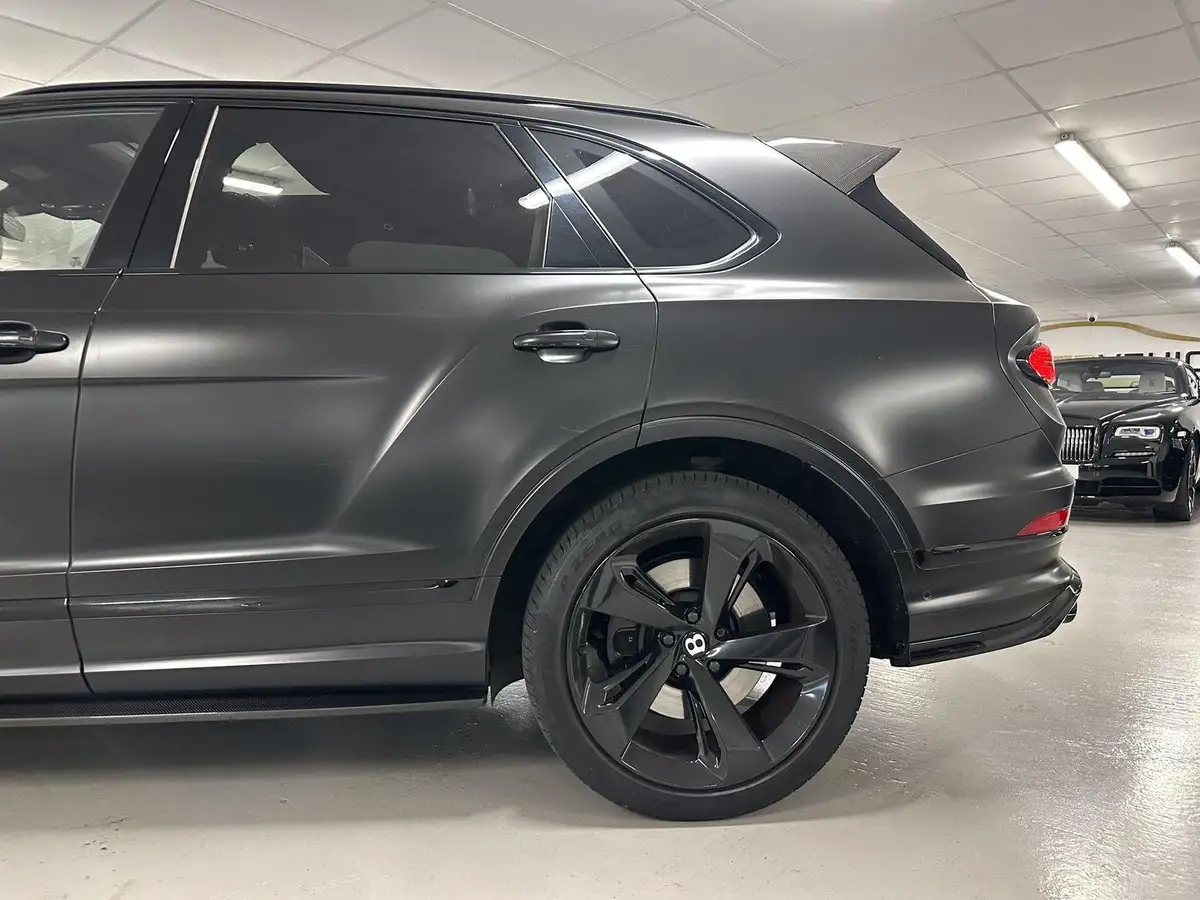 2022-bentley-bentayga-40-v8-big-14