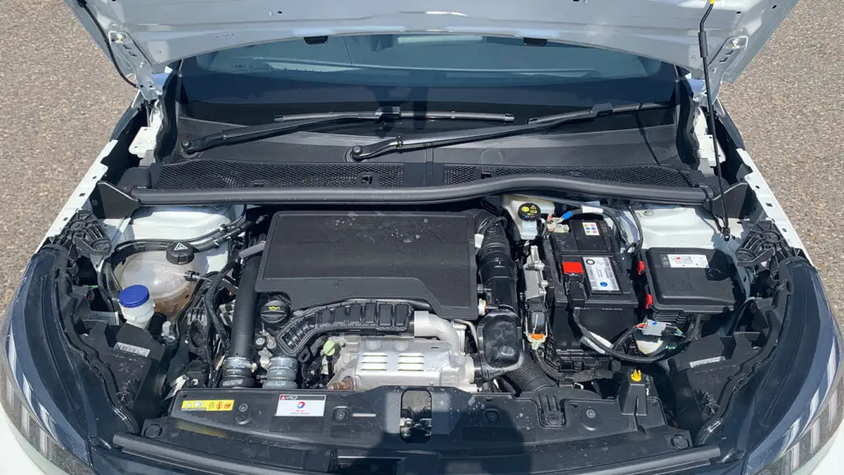 2023-peugeot-2008-suv-12-puretech-gt-130bhp-station-wagon-eat8-big-17