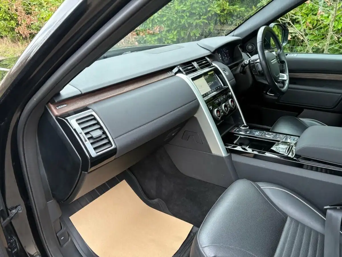 2019-land-rover-discovery-30-sd6-commercial-hse-big-10