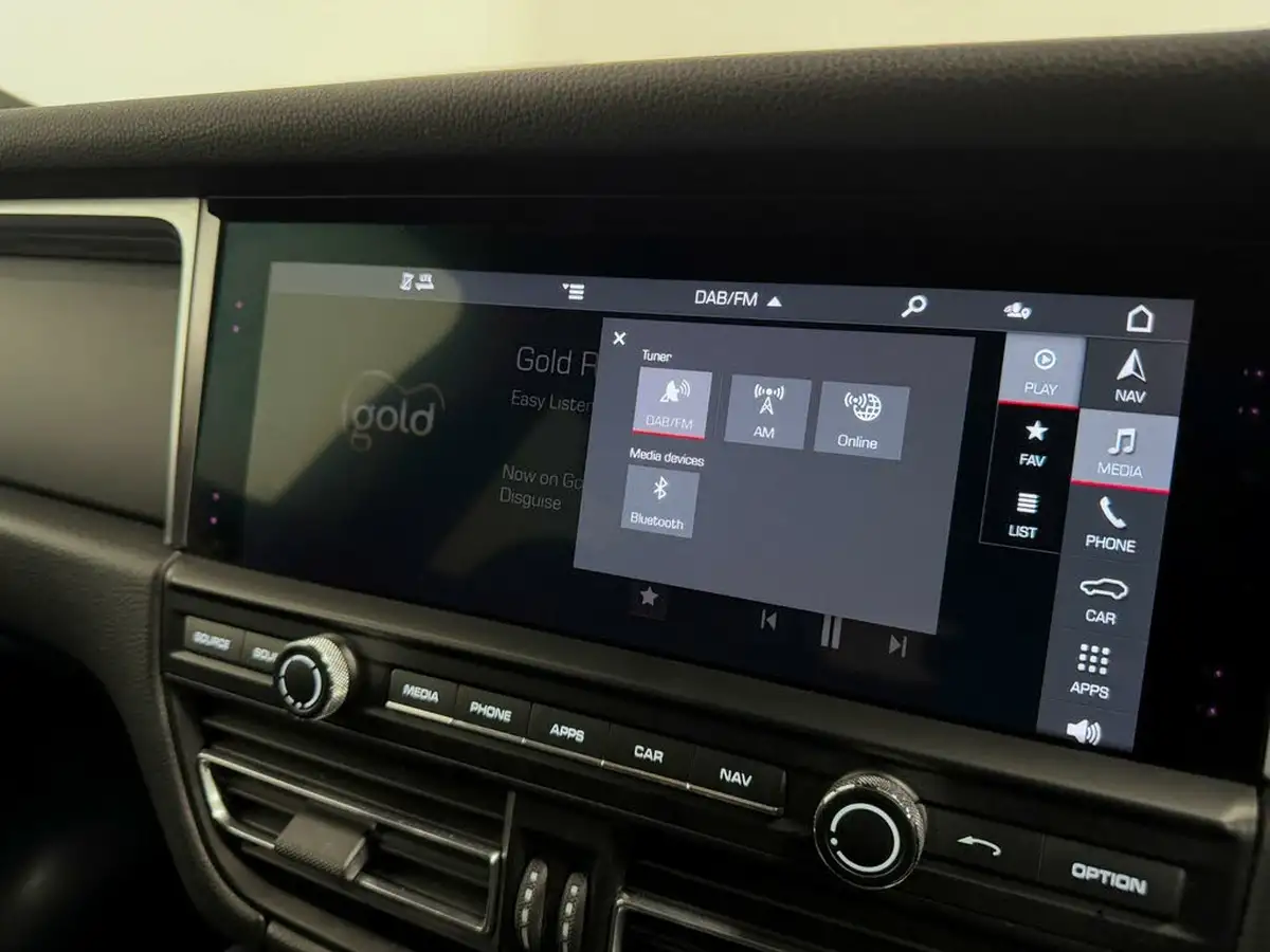 2019-porsche-macan-20-big-46