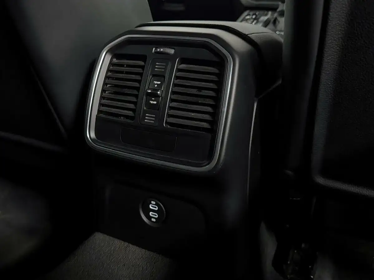 2019-porsche-macan-20-big-42
