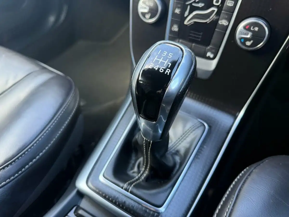 2019-volvo-v40-20-t3-r-design-pro-big-22
