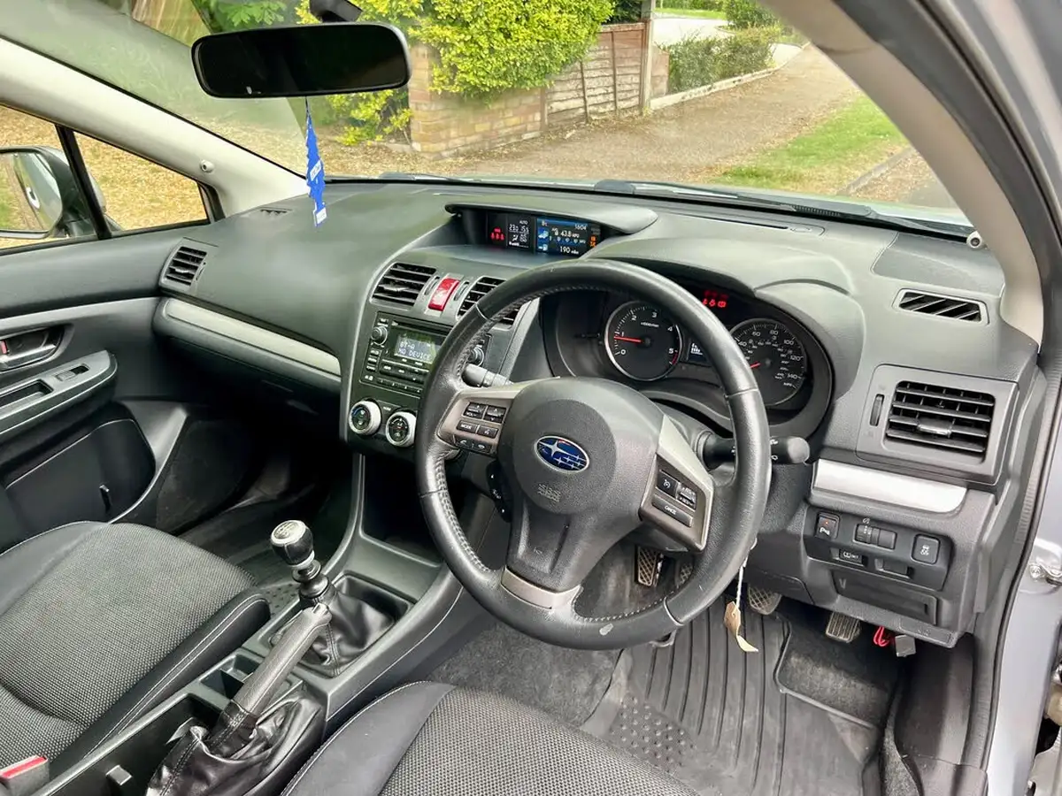 2015-subaru-xv-20td-se-big-17