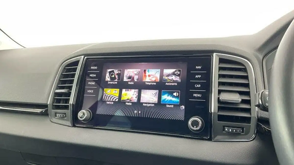 2021-skoda-karoq-15-tsi-se-l-big-17