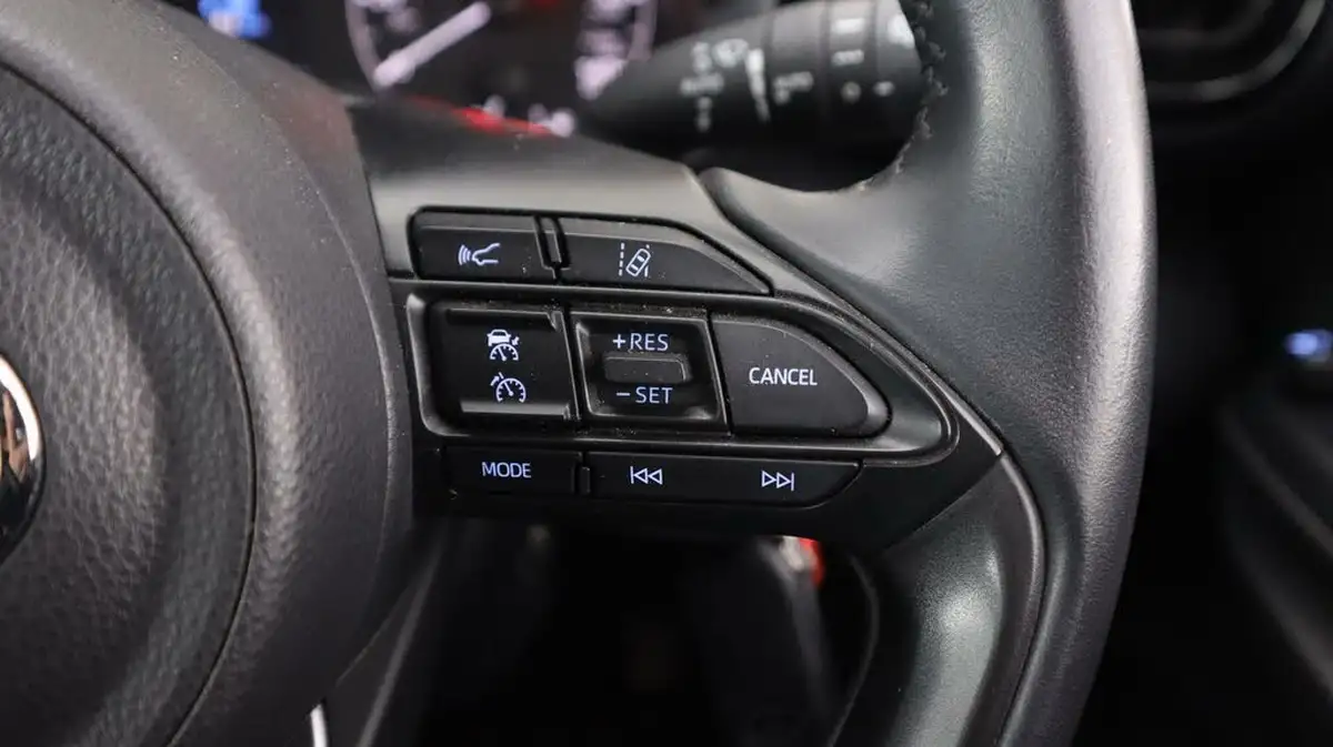 2022-toyota-yaris-15-vvt-i-icon-big-22