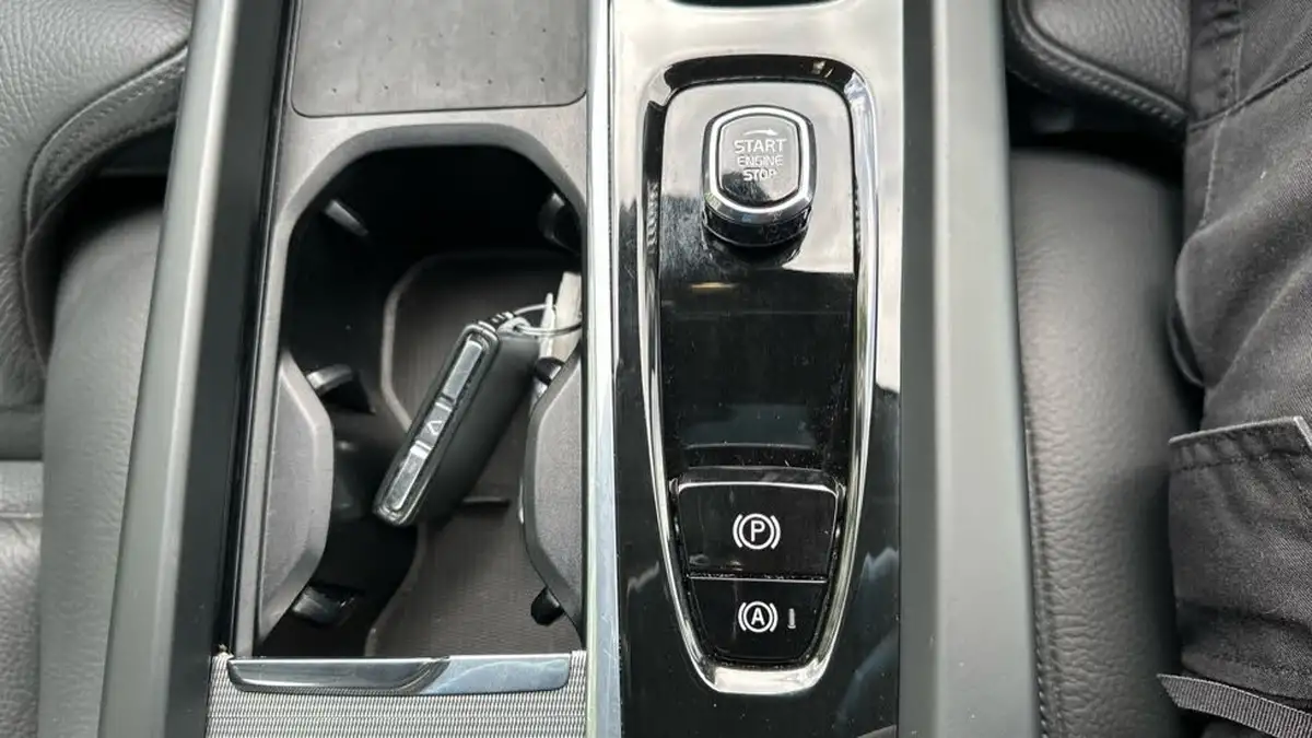 2024-volvo-xc60-20-b5-plus-big-49