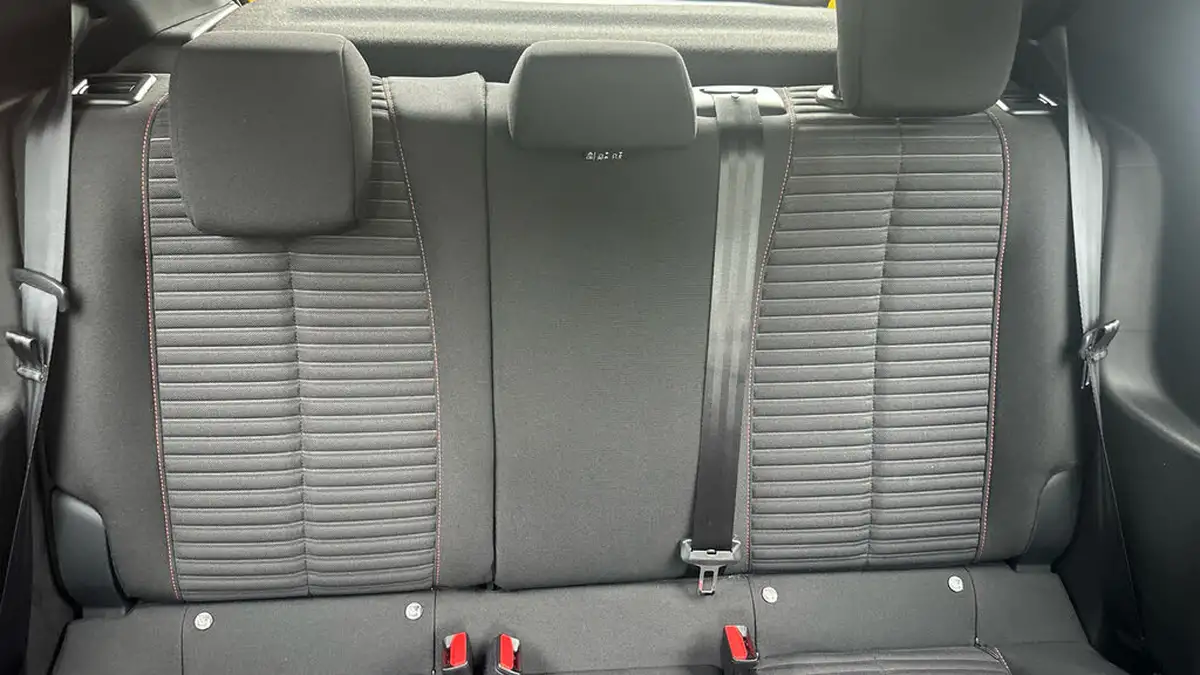 2023-peugeot-208-12-puretech-active-premium-100ps-eat8-big-24