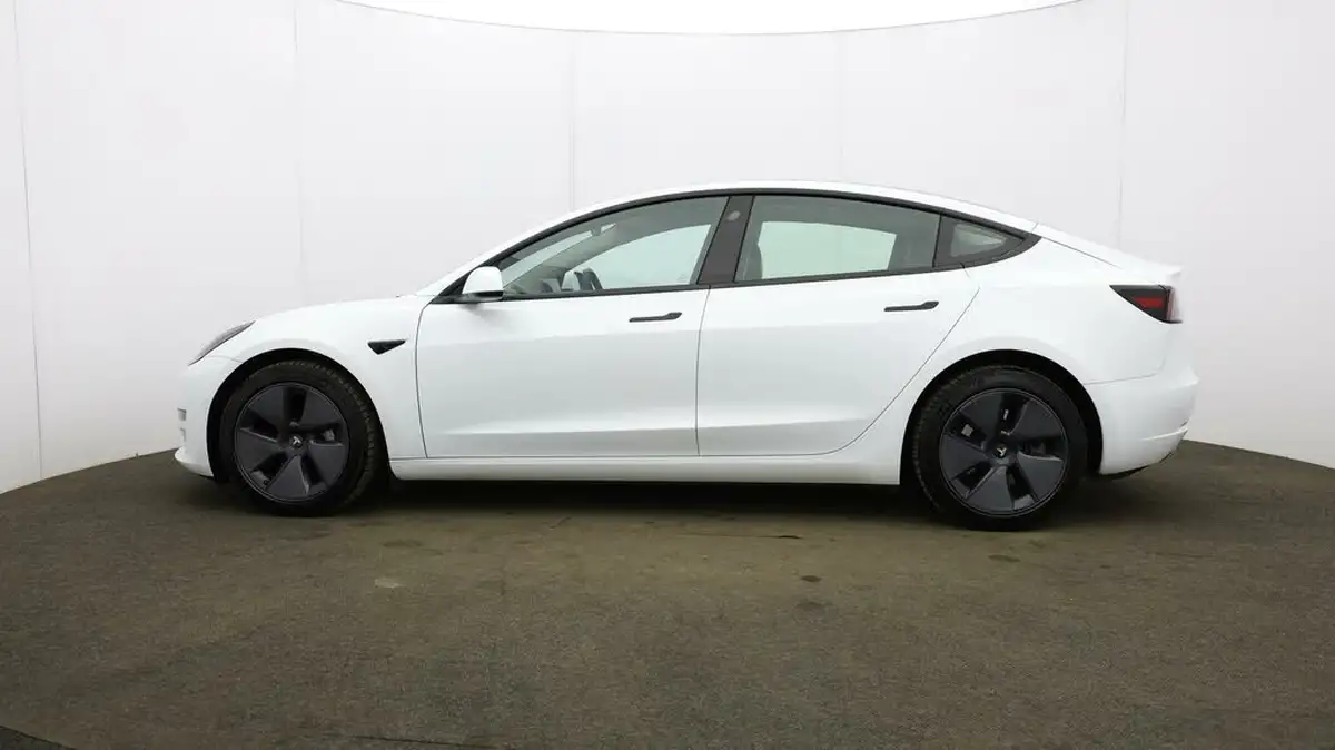 2022-tesla-model-3-e-long-range-big-69