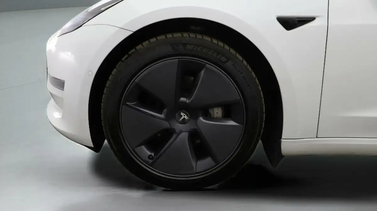 2022-tesla-model-3-e-long-range-big-17