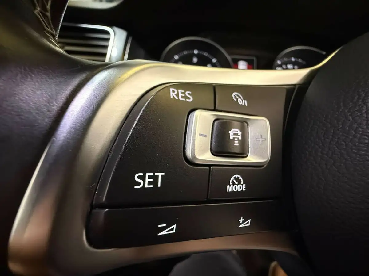2016-volkswagen-golf-20tdi-gtd-bmt-hatchback-5d-dsg-big-15