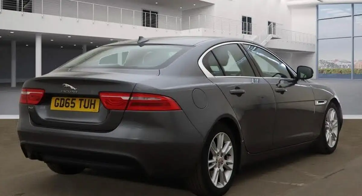 2015-jaguar-xe-20td-prestige-180ps-auto-big-3