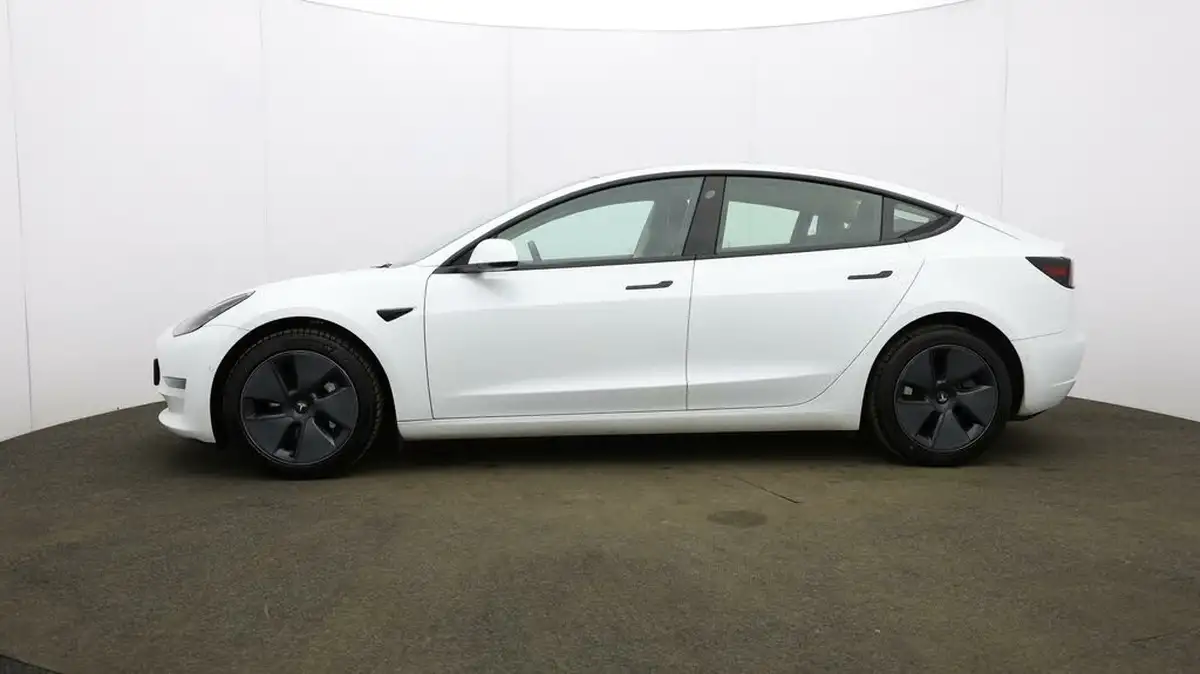 2022-tesla-model-3-e-long-range-big-70